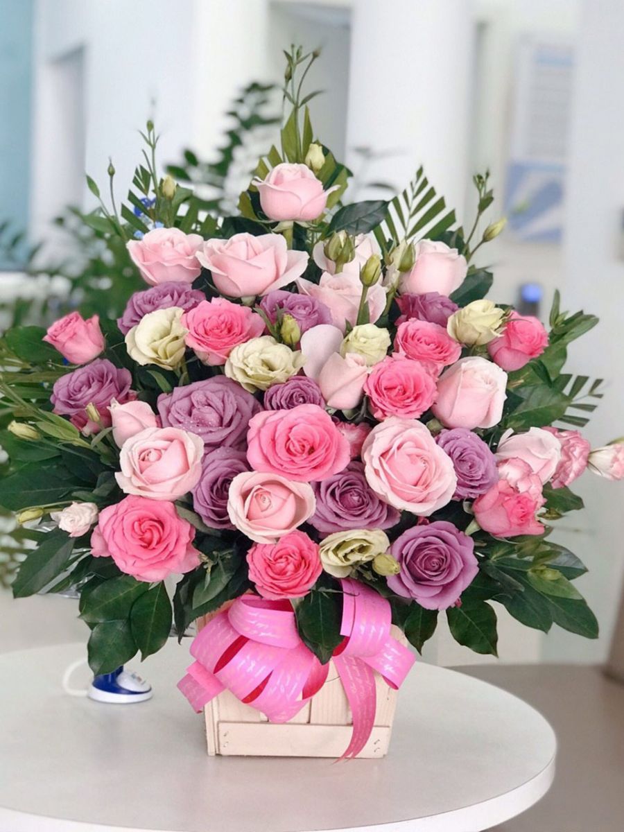 Hãy tặng một bông hoa cho mẹ vào ngày này để thể hiện tình yêu và lòng biết ơn của bạn. Một bông hoa sẽ khiến người mẹ của bạn cảm thấy được yêu thương và quan tâm. Bức ảnh liên quan đến hoa tặng mẹ chắc chắn sẽ khiến bạn cảm thấy ấn tượng với sự đẹp đẽ và tinh tế của tình mẹ.