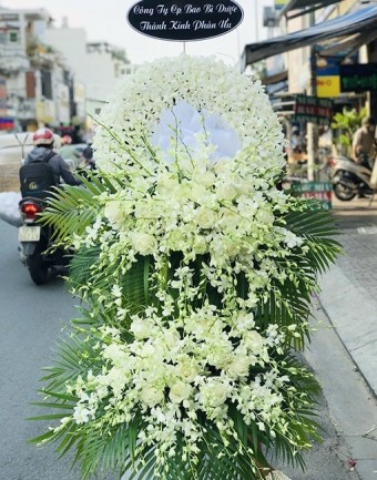 hoa chia buồn màu trắng
