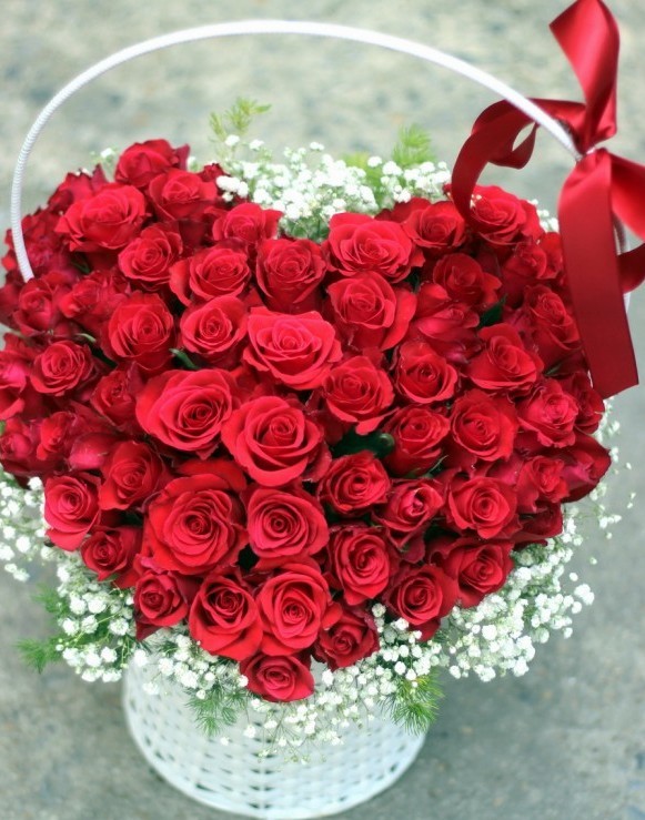 giỏ hoa hồng trái tim