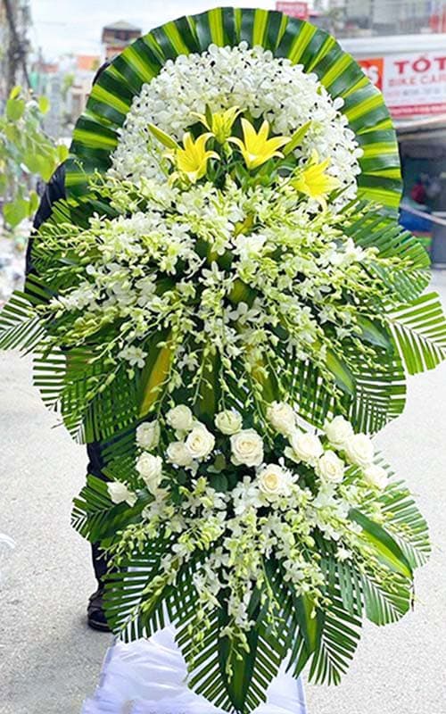 hoa-chia-buon-nha-trang – Vòng hoa chia buồn trang nhã,